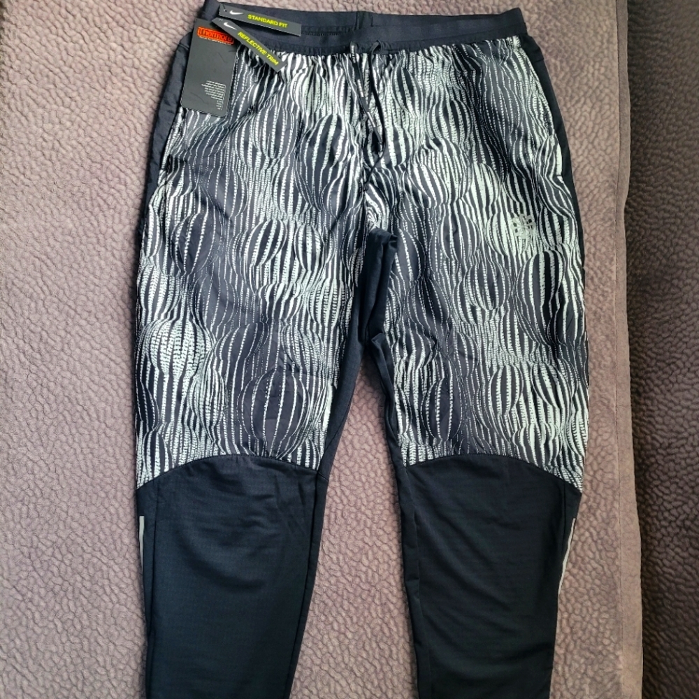 Mens Nike thermore reflection running pants ( size medium stardard fit )